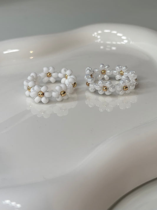 White daisy ring