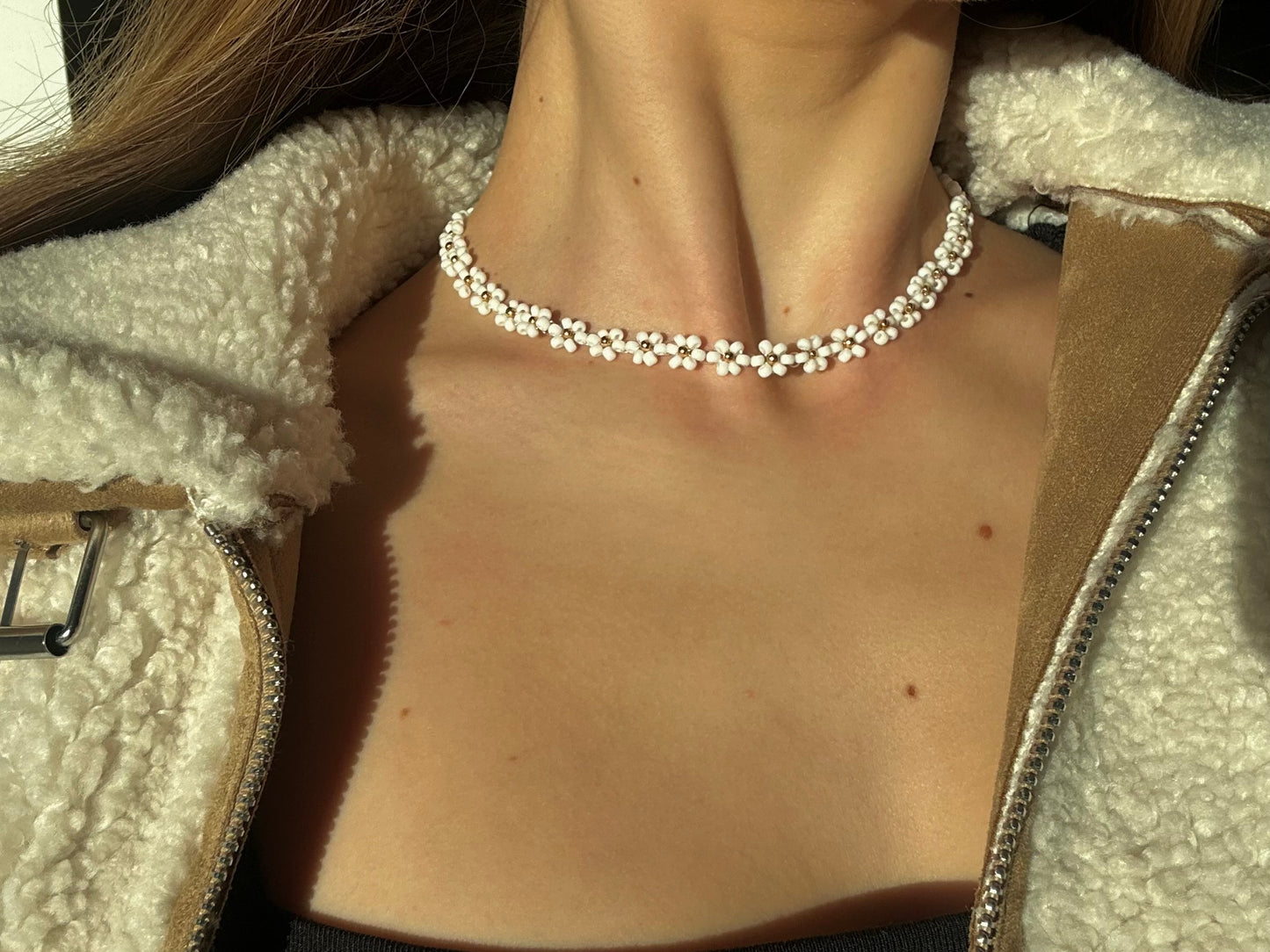 Matte daisy necklase